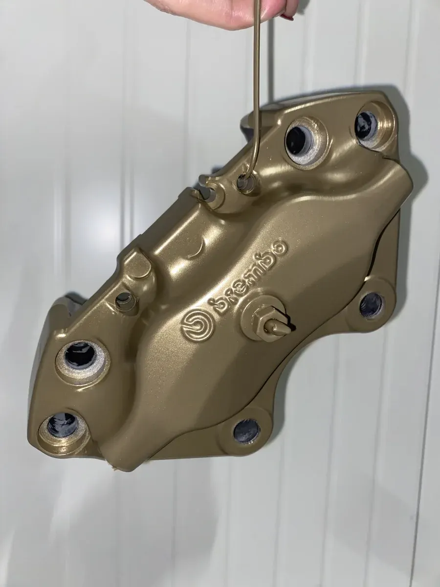 Étriers de frein Brembo dorés thermolaqués